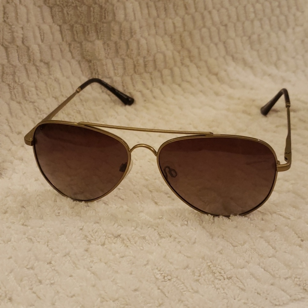 Prive Revaux gold tone sunglasses